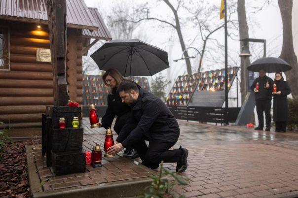 Zelensky e #FirstLady onorano #eroi 100 Celesti