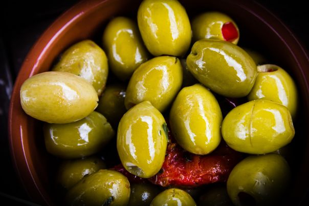 оливки фаршировані  з перцем