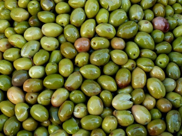мариновані зелені оливки