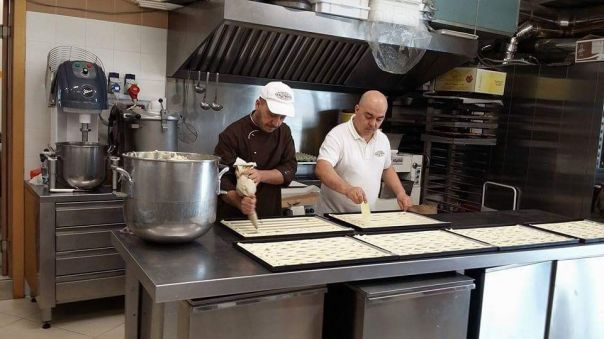 I pasticceri nisseni Miraglia con la torta più grande del mondo: 15 mila uova